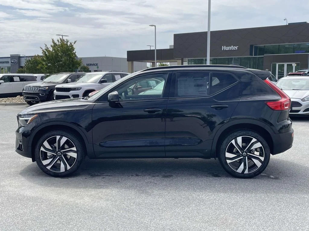 New 2026 Onyx Black Volvo Plus image 26