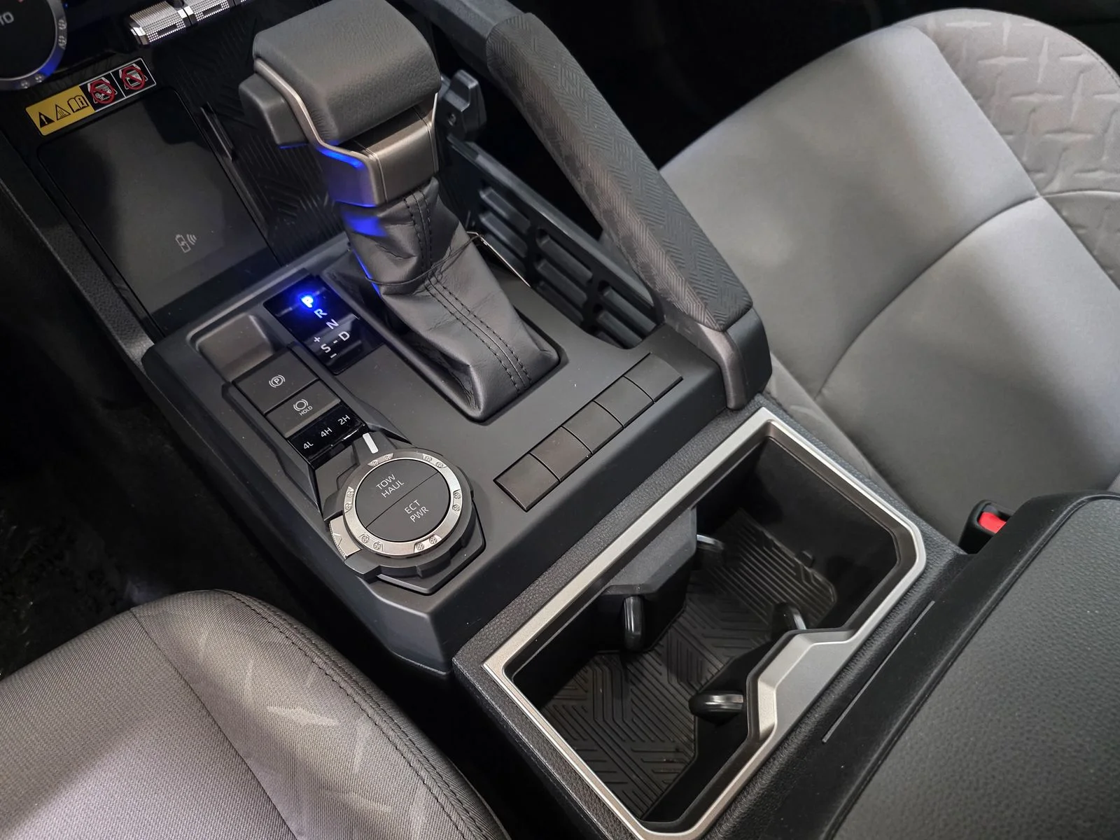 2026 Toyota Tacoma SR5 - Photo 25