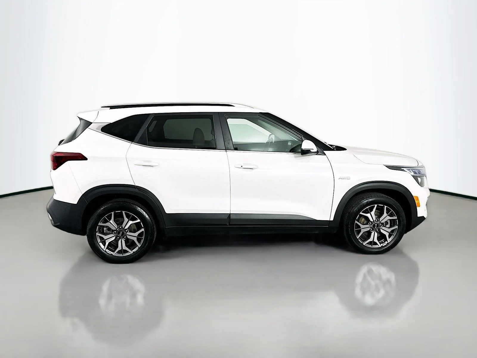 Used 2021 Snow White Pearl Kia EX image 8