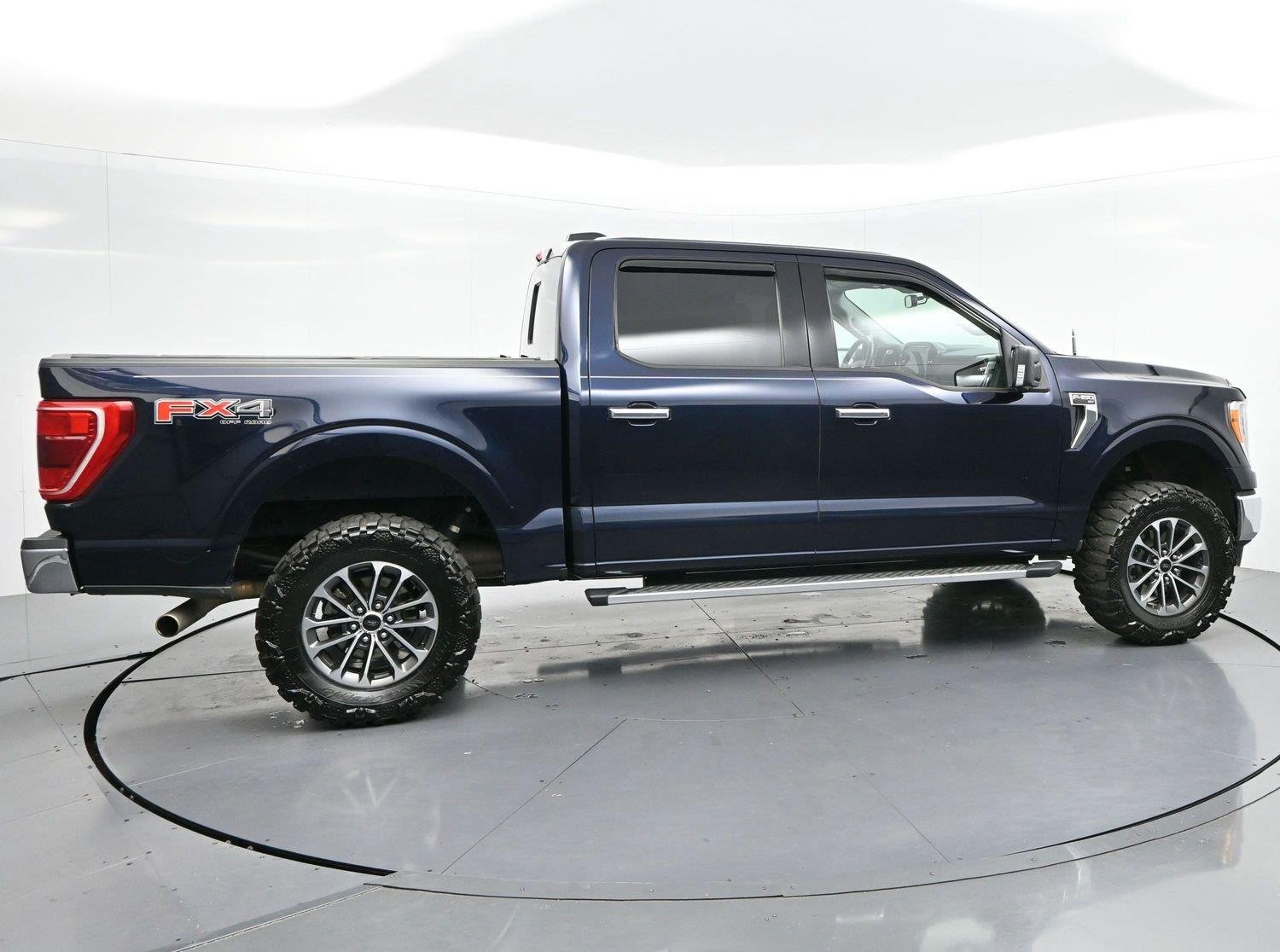 Used 2022 Antimatter Blue Ford XLT image 8