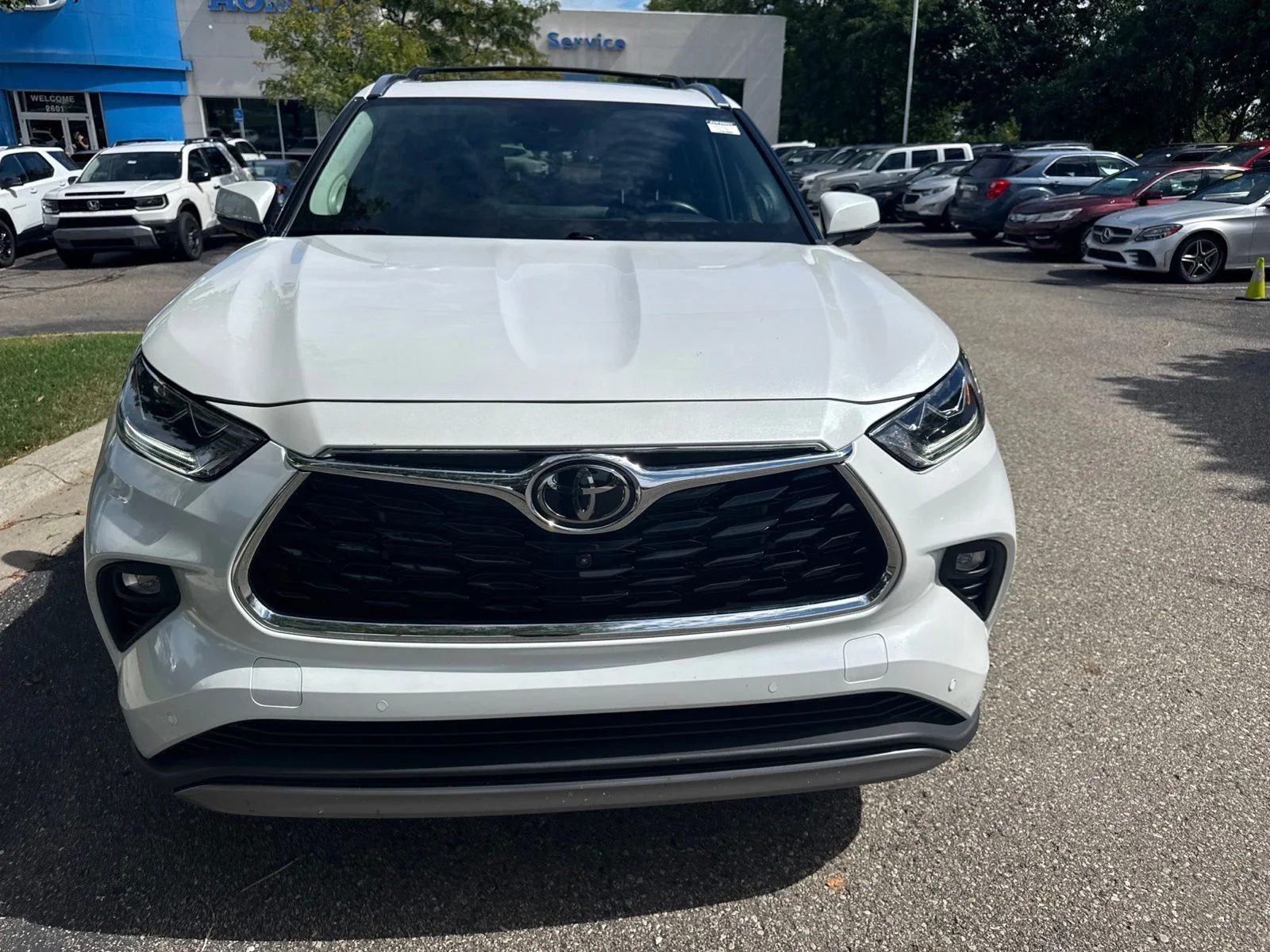 Used 2024 Pearl Toyota Platinum image 2