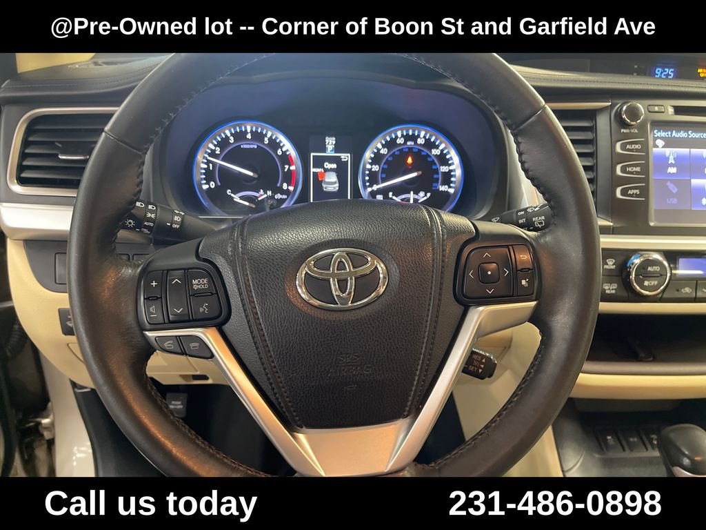 Used 2015  Toyota XLE V6 image 20