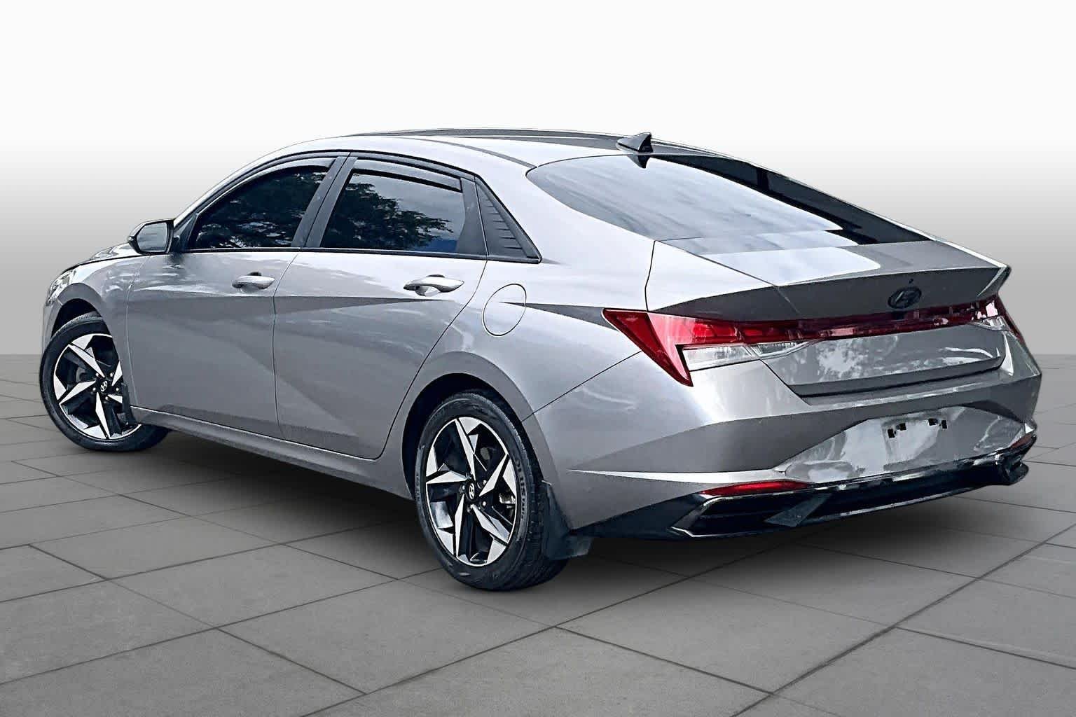 Used 2023 Fluid Metal Hyundai Limited image 12