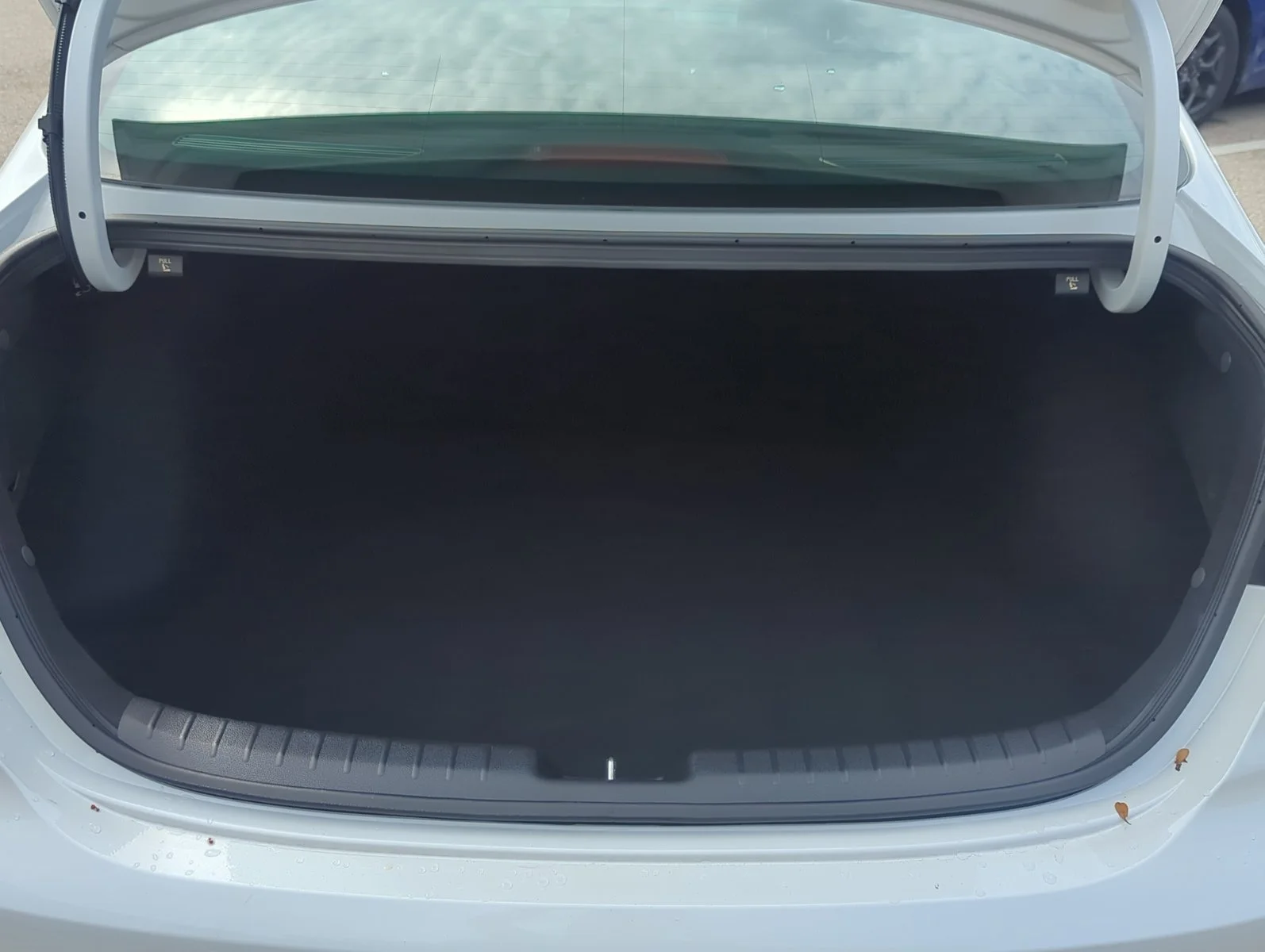 Used 2024 Snow White Pearl Kia GT-Line image 23