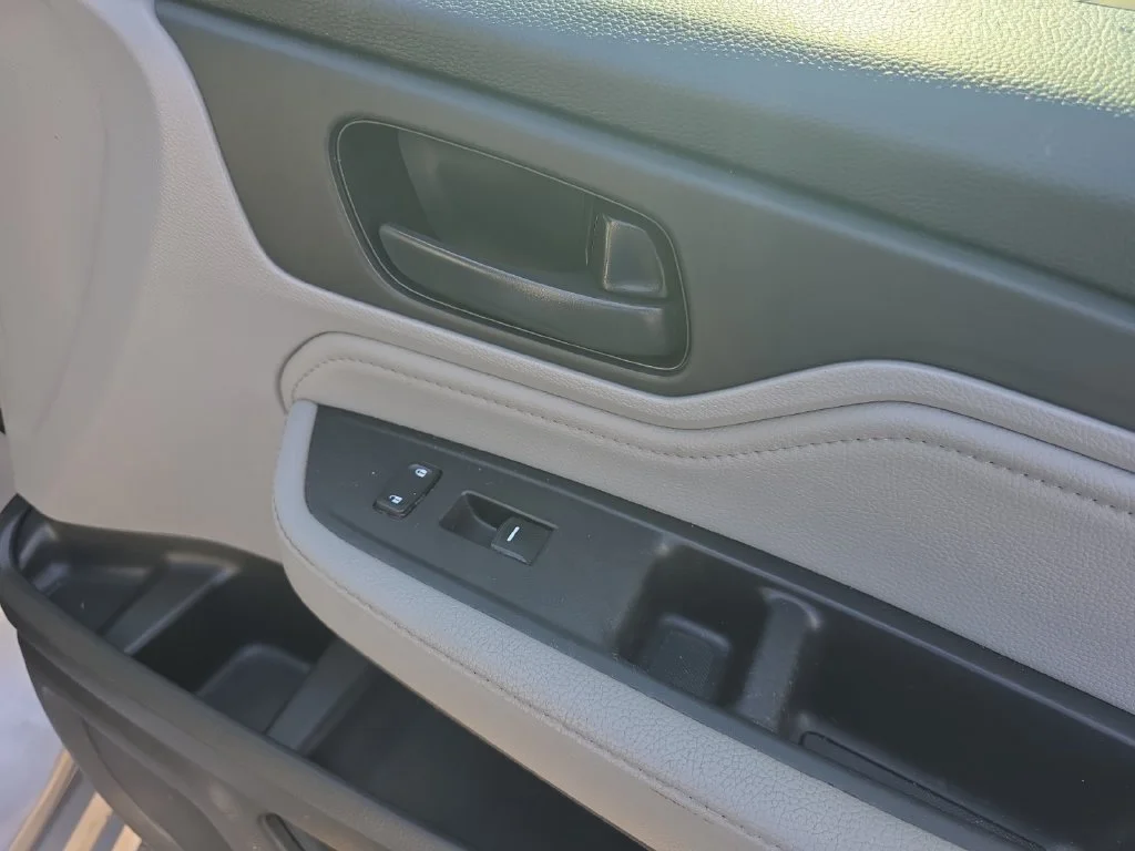 Used 2019 Lunar Silver Metallic Honda Touring image 22