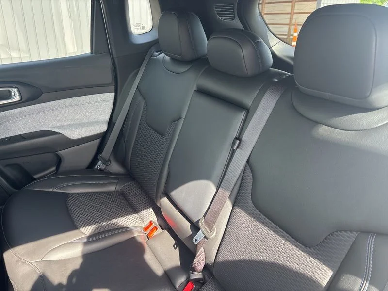 Used 2023 Silver Jeep Latitude image 20