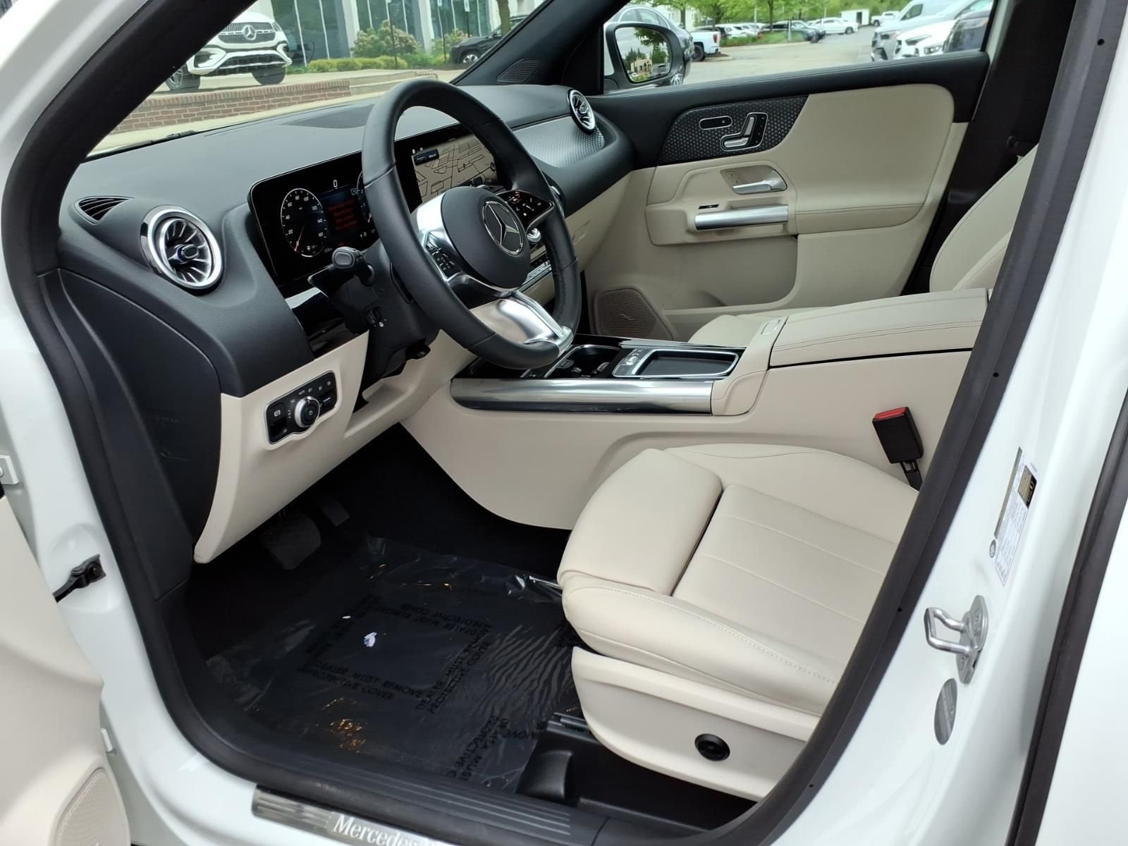 Certified Used 2025  Mercedes-Benz GLA 250 image 11