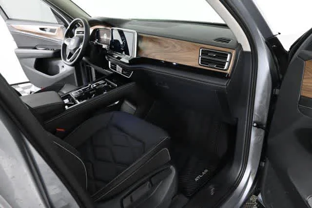 2026 Volkswagen Atlas SE w/Tech - Photo 17