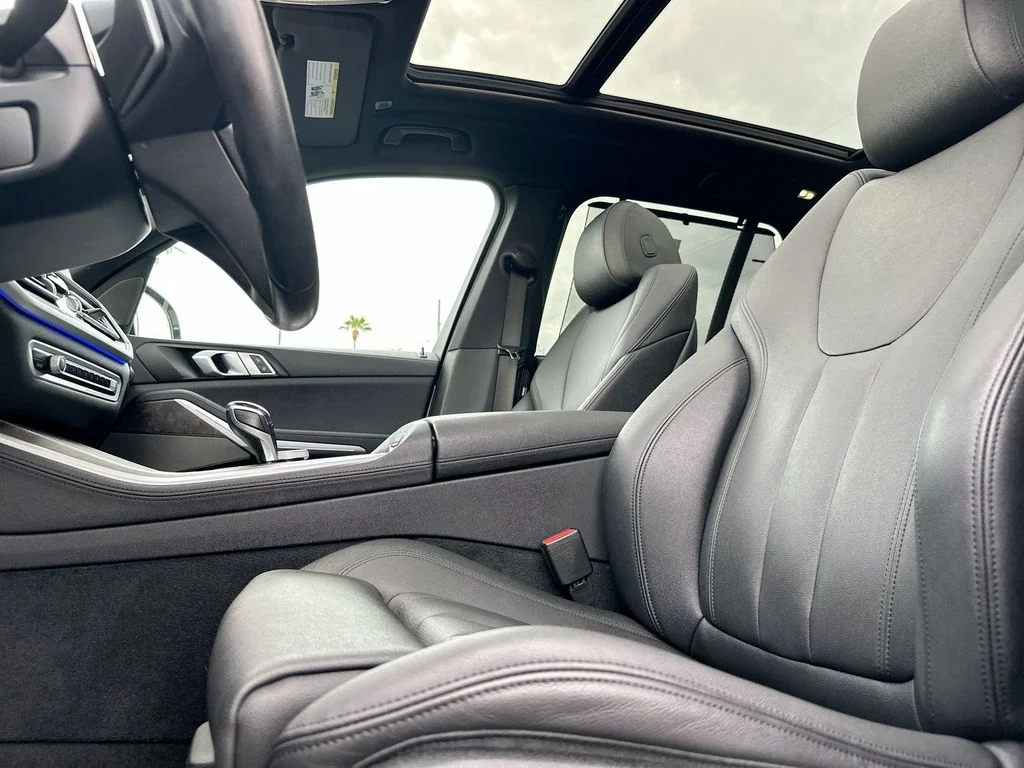 Used 2021 White BMW xDrive40i image 9