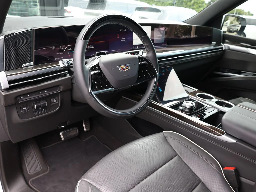 Used 2025 White Cadillac Premium image 18