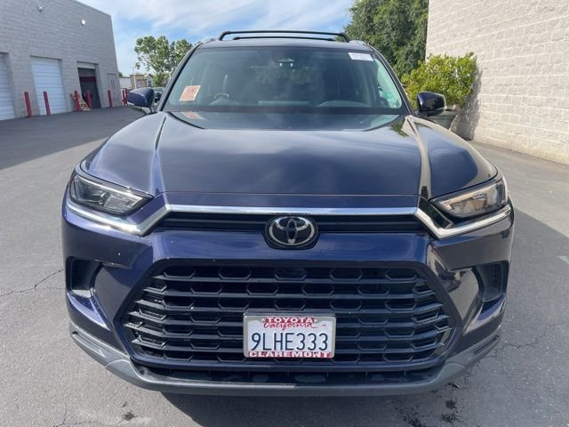 Used 2024  Toyota XLE image 2