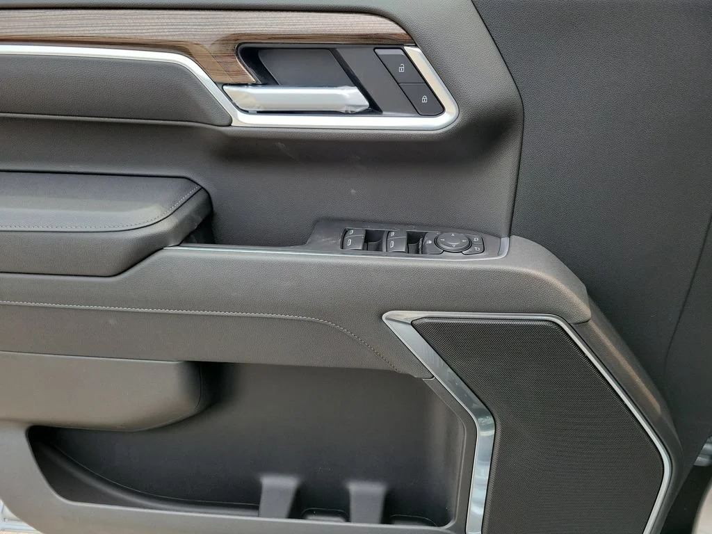 New 2026 Sterling Gray Metallic Chevrolet LT (2FL) image 18