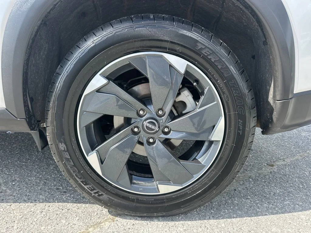 Used 2025 Silver Nissan SV image 30