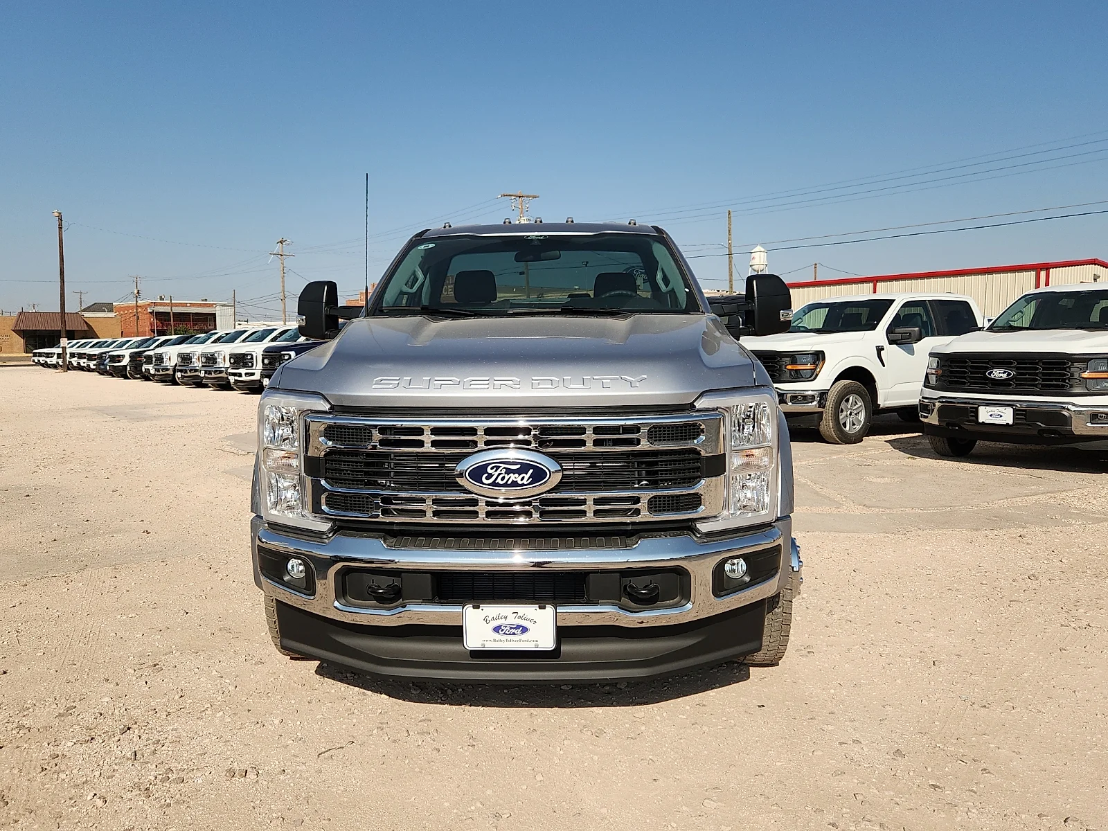 New 2027 Iconic Silver Metallic Ford XLT image 2