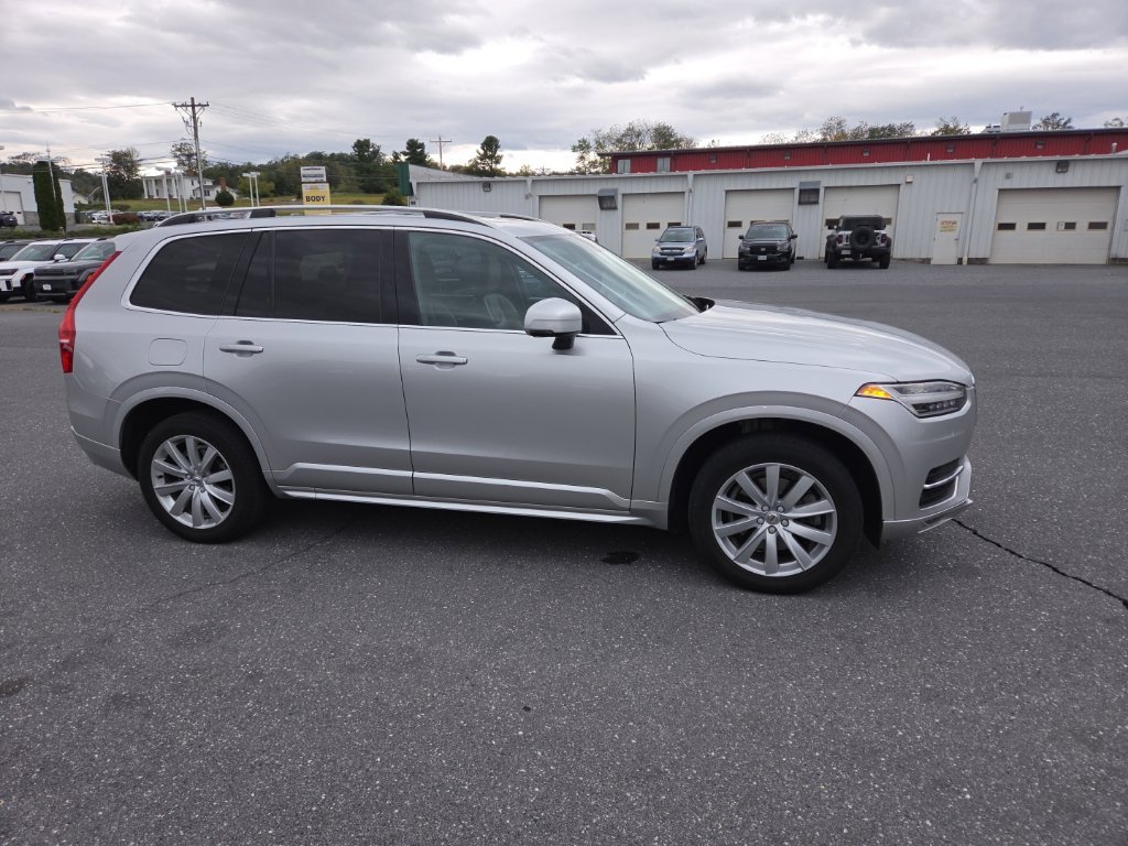 Used 2019 Silver Volvo T6 Momentum image 2