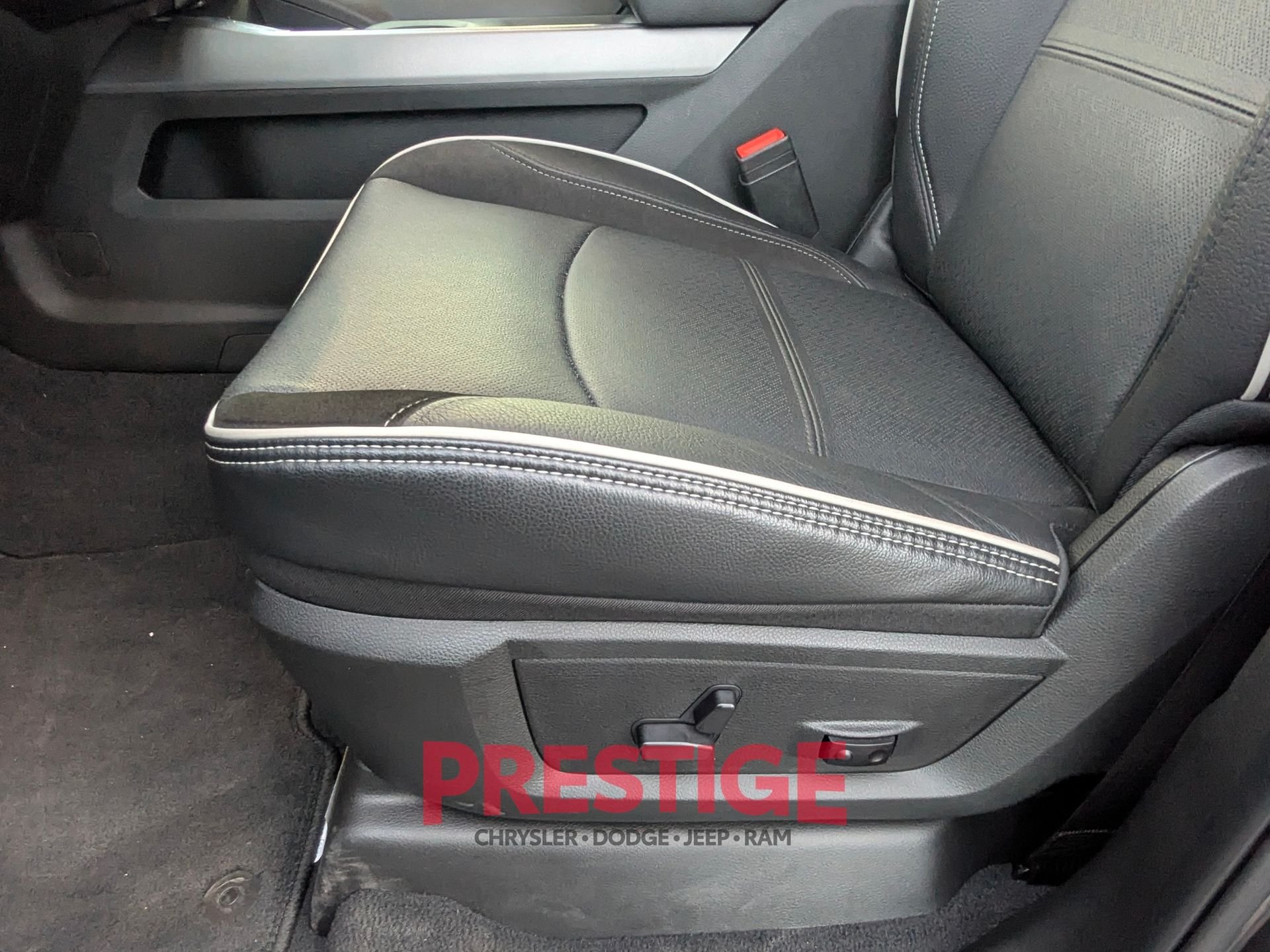 2025 RAM 3500 Laramie - Photo 24