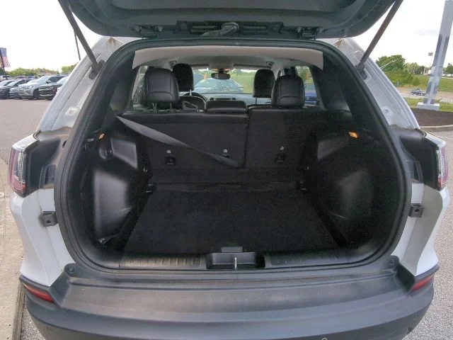 Certified Used 2021 White Jeep Latitude Plus image 32