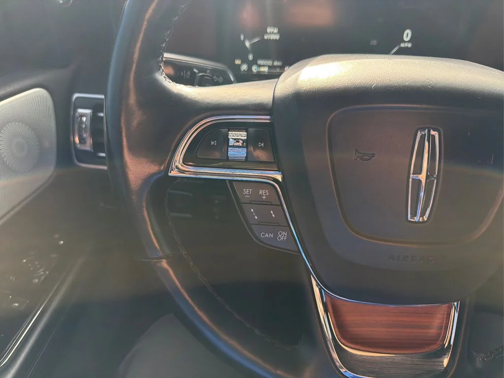 Used 2019 Black Metallic Lincoln Reserve image 30