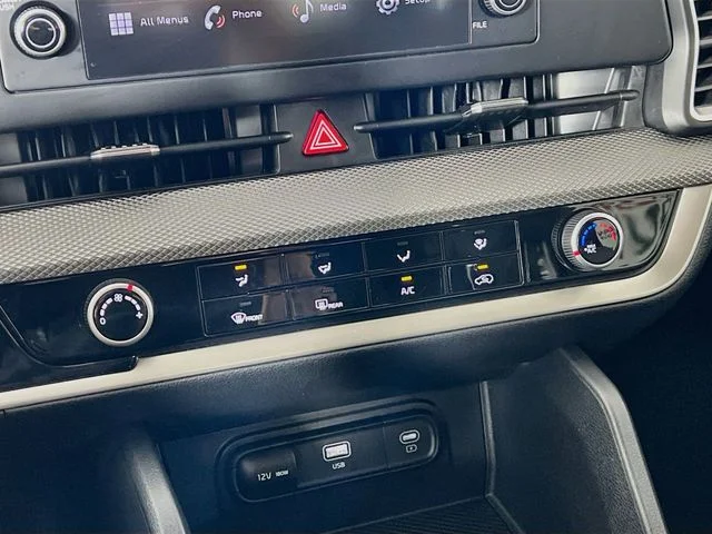2023 Kia Sportage LX - Photo 18