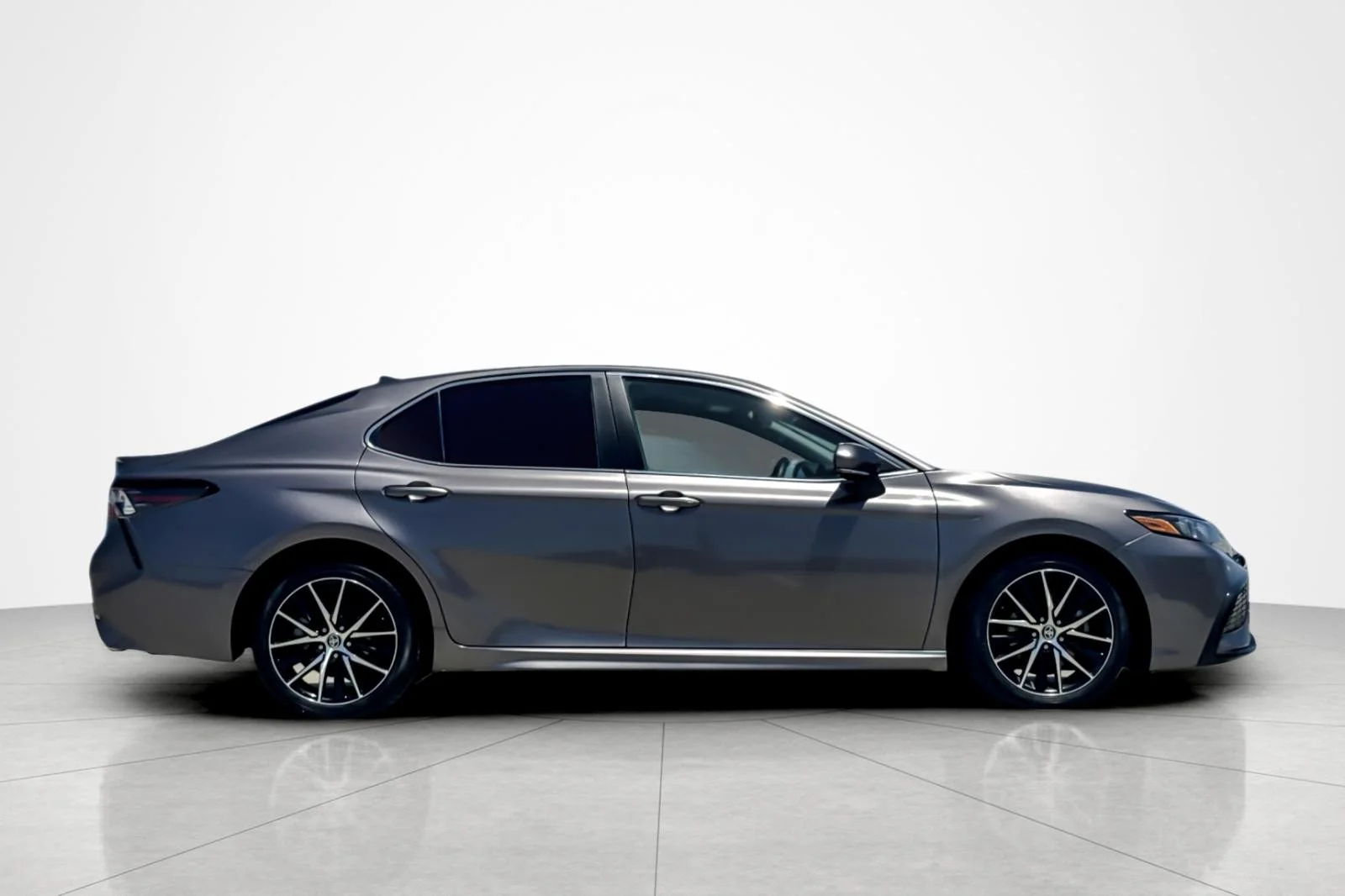 Certified Used 2022 PRE DAWN MICA Toyota SE image 6