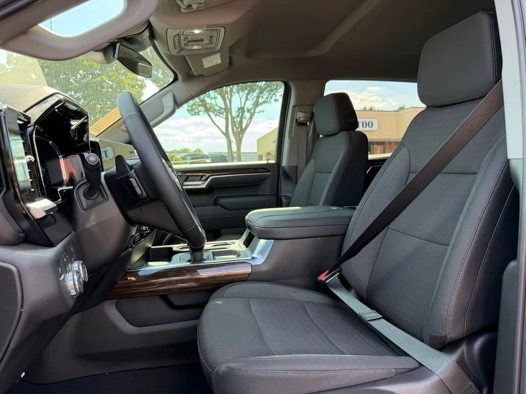 New 2026 Sterling Metallic GMC Elevation image 17