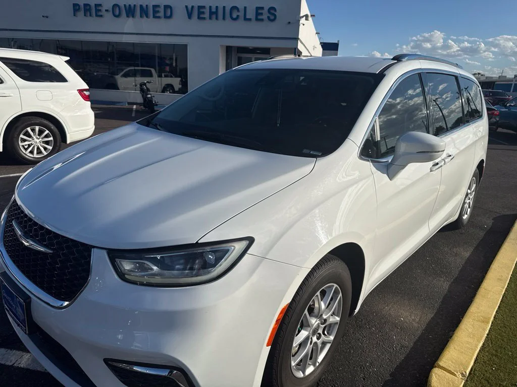 Used 2021 White Chrysler Touring L image 2