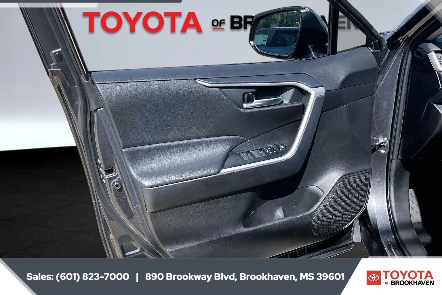 Used 2025 Magnetic Gray Metallic Toyota XLE image 17