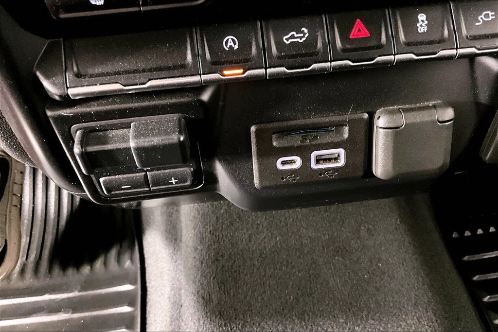 Used 2020 Black GMC SLE image 16