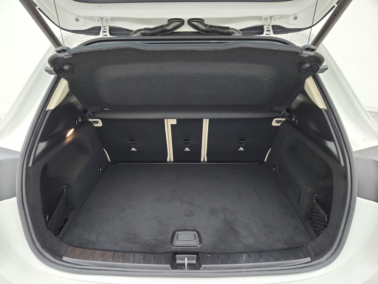 Used 2021 Polar White Mercedes-Benz GLA 250 image 31