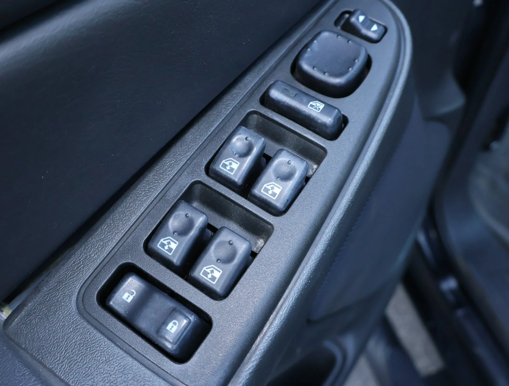 Used 2007 Black Chevrolet LS image 6