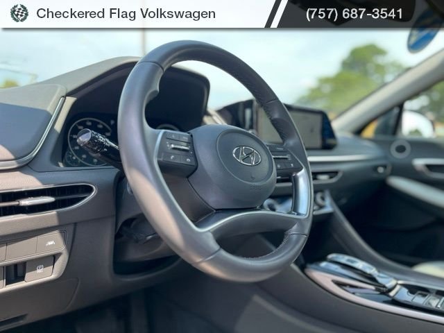 Used 2023 Hampton Gray Hyundai SEL image 17
