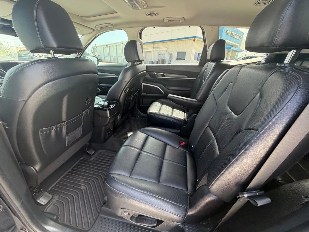 Used 2022 Black Kia EX image 23