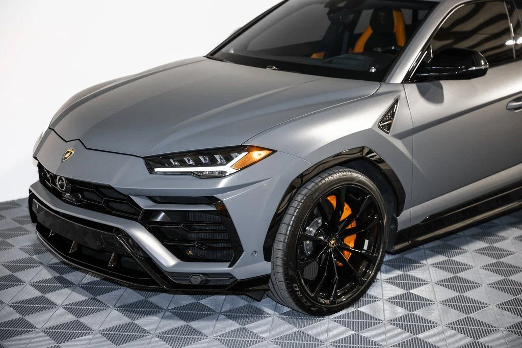 Used 2022  Lamborghini  image 16