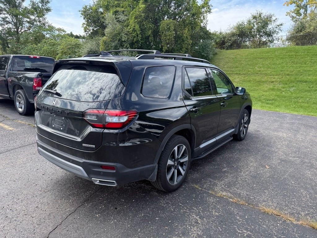 Used 2025 Black Honda Touring image 3