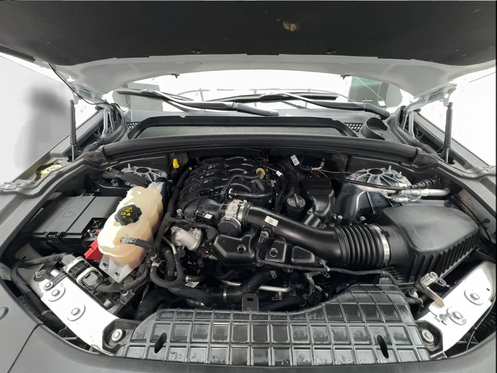 Used 2024 White/off-white Jeep Altitude image 17