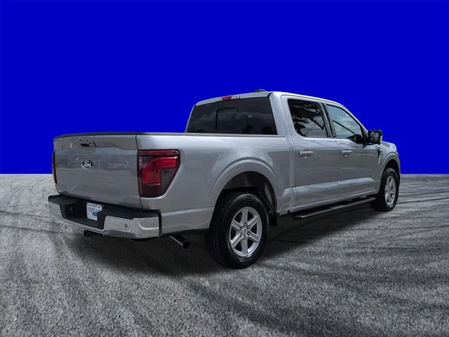 New 2026 Iconic Silver Metallic Ford XLT image 4