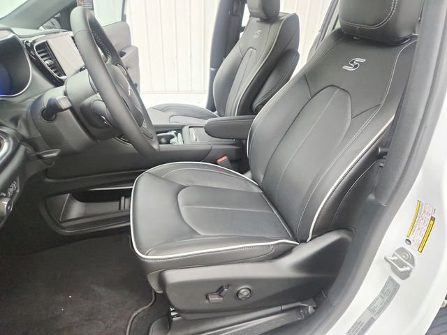 2026 Chrysler Pacifica Limited - Photo 11