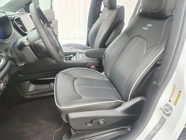 2026 Chrysler Pacifica Limited - Photo 11