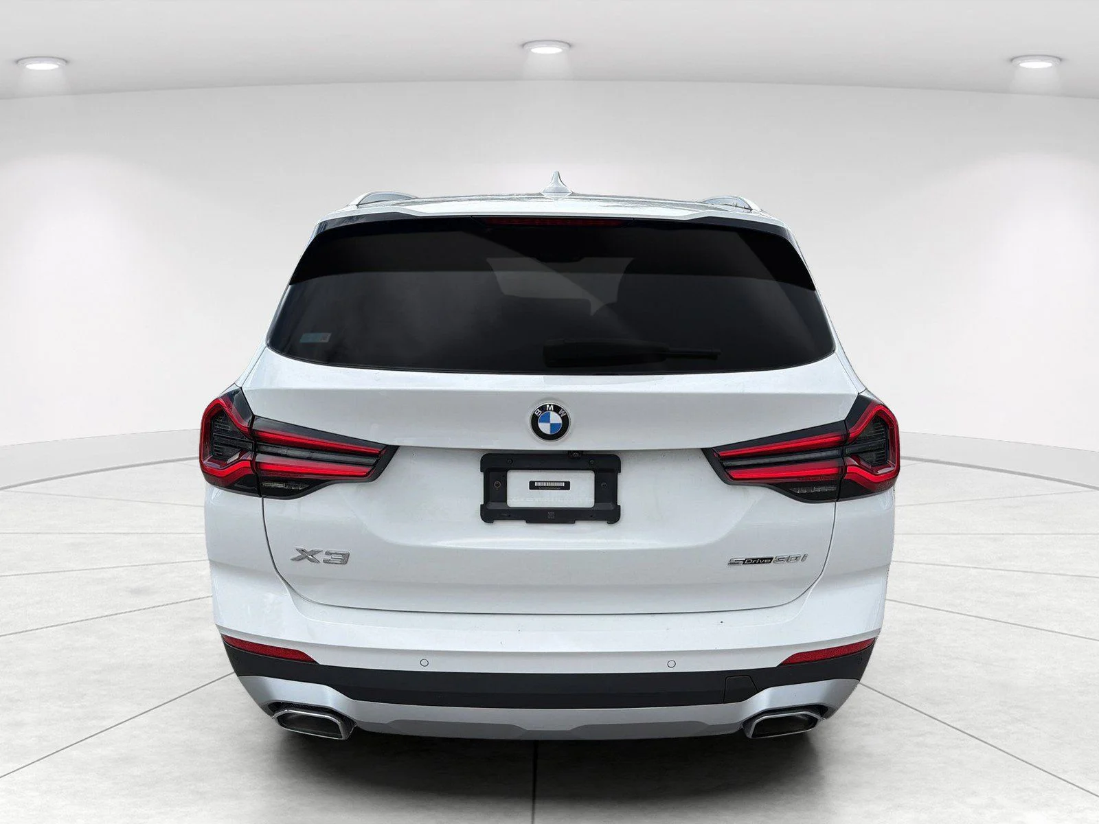 Used 2022 Alpine White BMW sDrive30i image 5