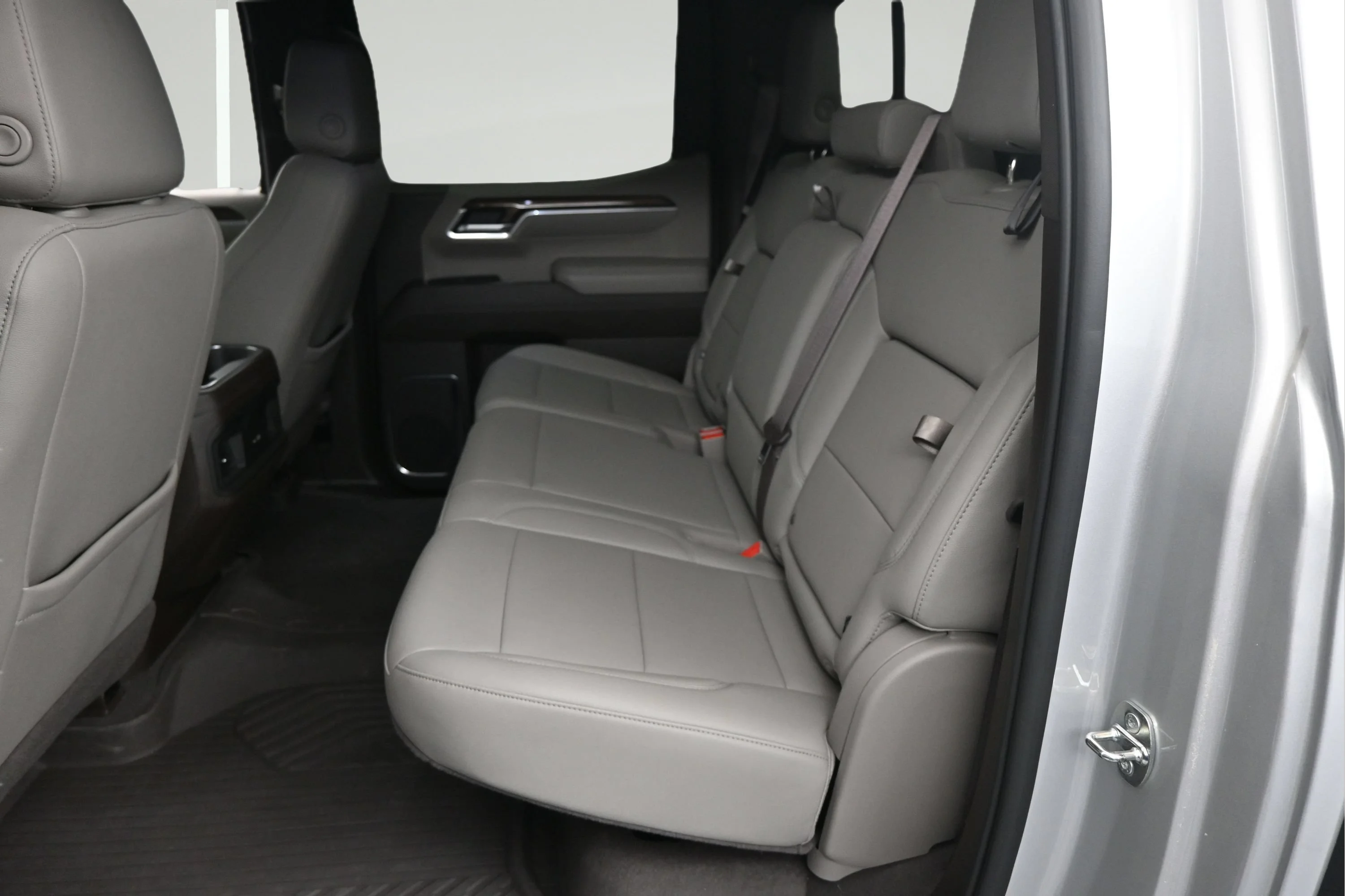 Used 2022 Silver Ice Metallic Chevrolet LT Trail Boss image 11
