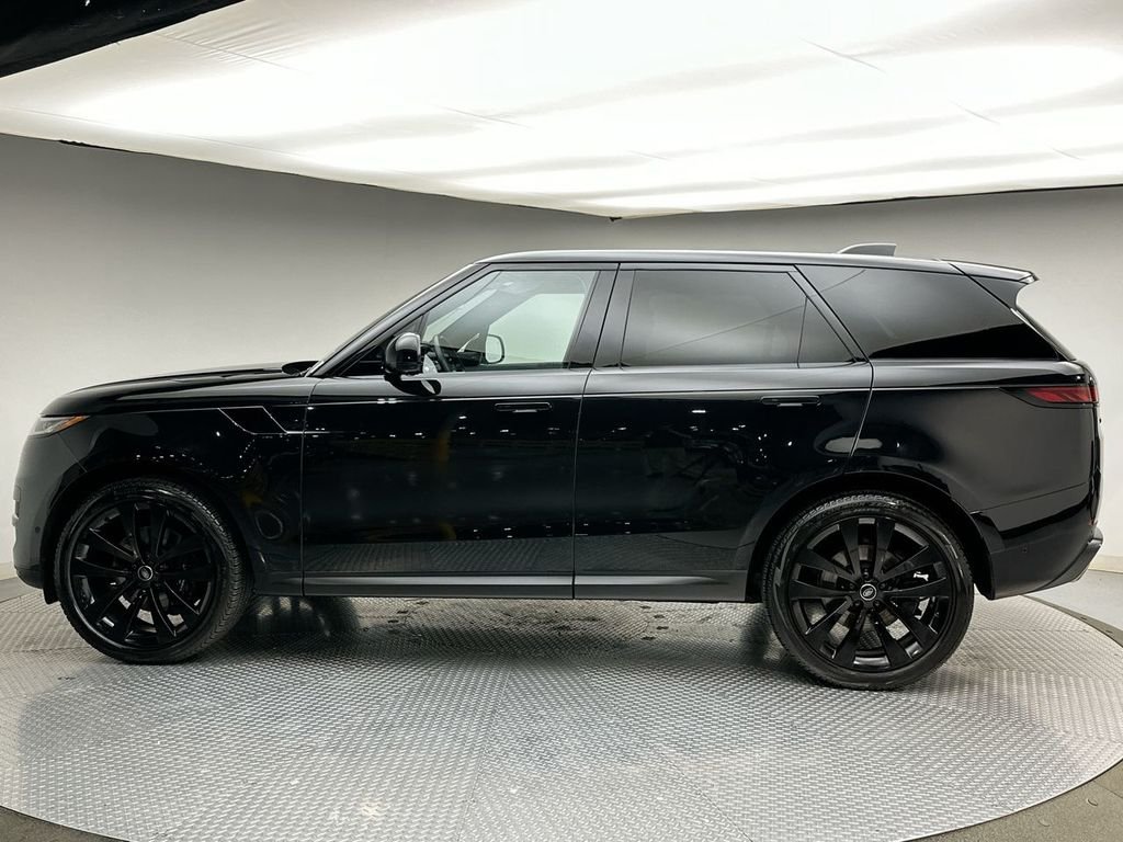 Used 2023 Santorini Black Metallic Land Rover SE image 10