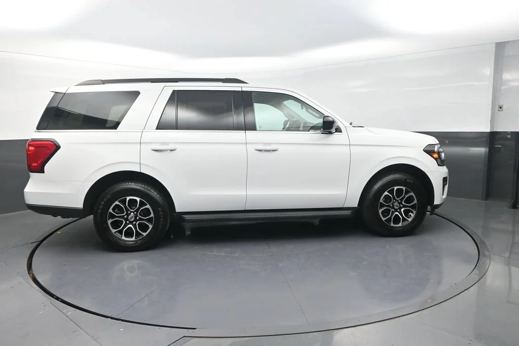 Used 2022 White Ford XL image 12