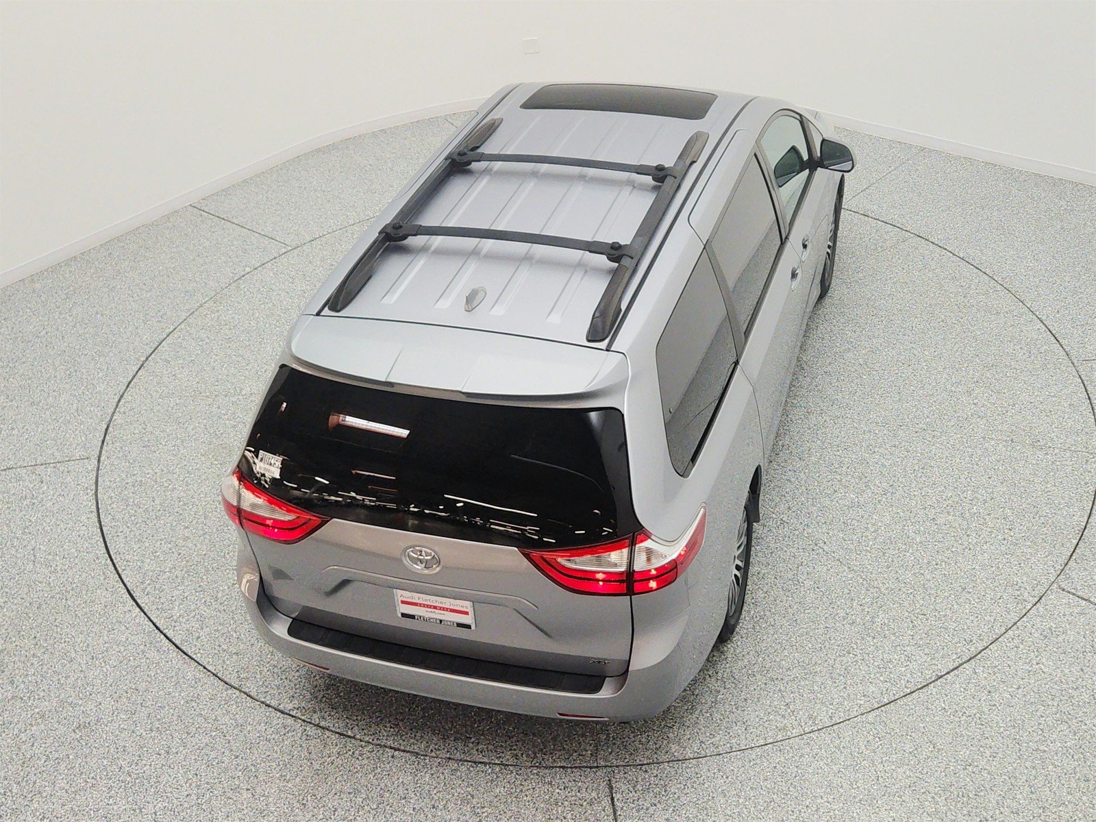 Used 2018 Silver Sky Metallic Toyota XLE Premium image 27