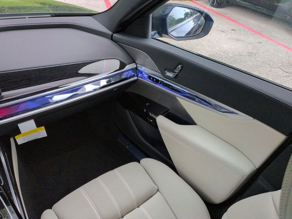 New 2026 Tanzanite Blue II Metallic BMW xDrive60 image 16