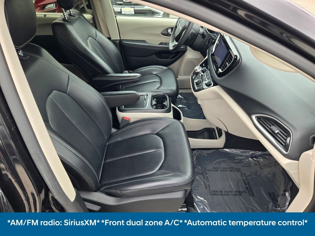 2023 Chrysler Pacifica Touring L - Photo 11