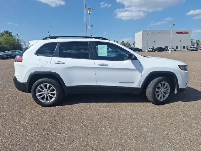 Used 2022 White Jeep Latitude Lux image 8