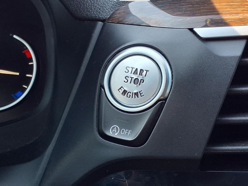 Used 2020 Dark Graphite BMW xDrive30i image 15