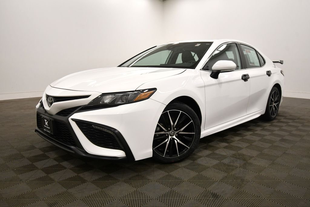 Used 2024 Toyota Camry SE with VIN 4T1T11BK1RU123161 for sale in Rochester, Minnesota