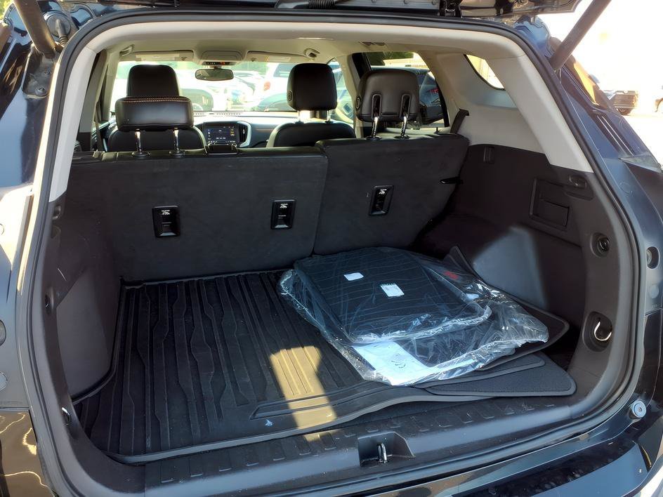 Used 2019 Ebony Twilight Metallic GMC SLT image 5