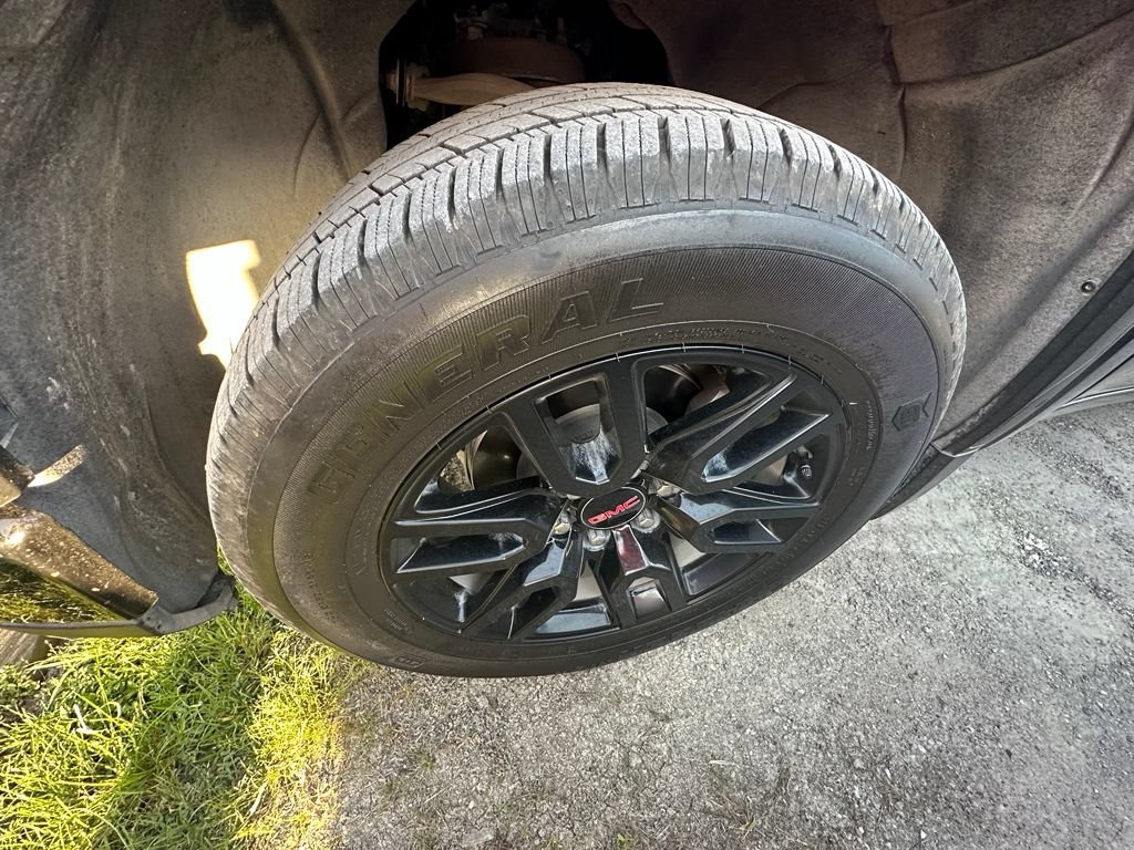 Used 2025 Onyx Black GMC Elevation image 14